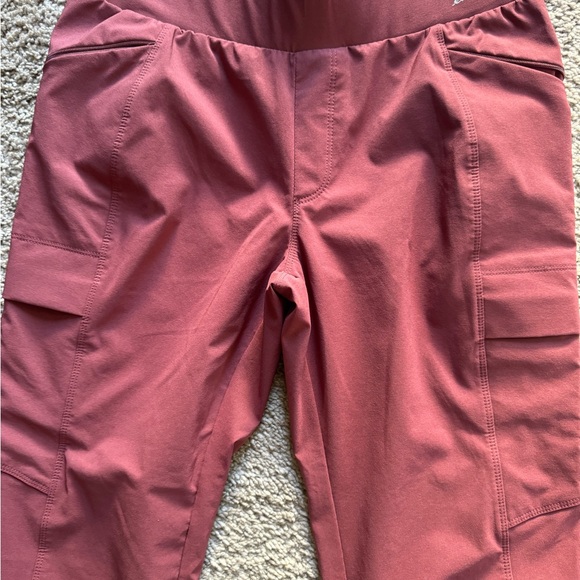 Eddie Bauer polyester/ Lycra hiking pants. Size 6. Awesome pants!!! - Picture 3 of 4